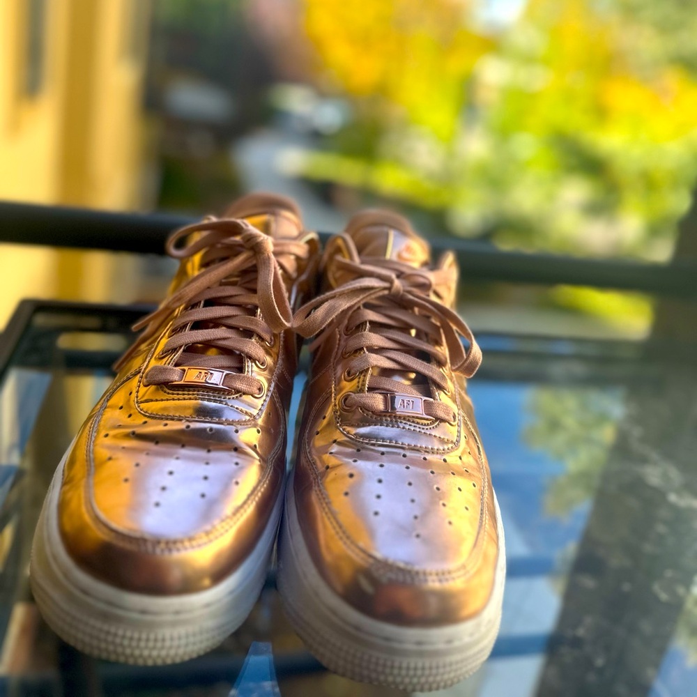 Nike Air Force 1 AF1 RARE rose gold - women’s size 12 men’s size 11 - Picture 2 of 3